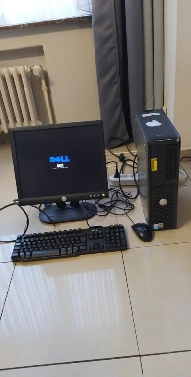 pc-complet-tour-ecran-clavier-et-souris-big-0