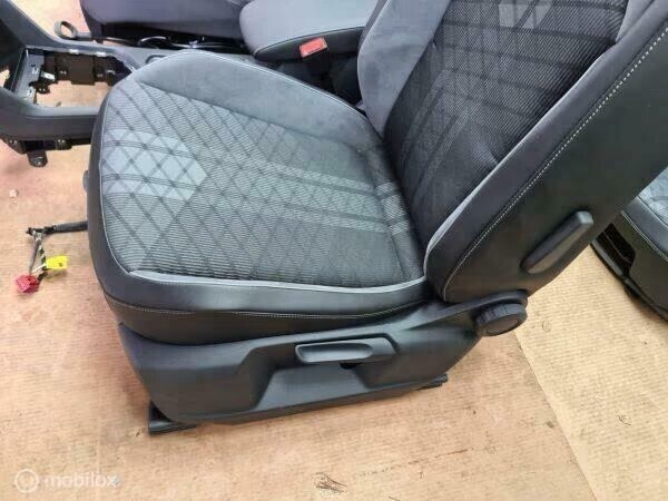 vw-tiguan-5na-fl-r-line-interieur-met-panelen-big-5