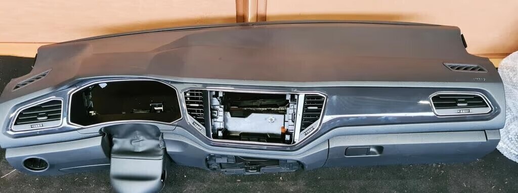 vw-volkswagen-troc-t-roc-2017-dashboard-2ga857008-zgan-big-0