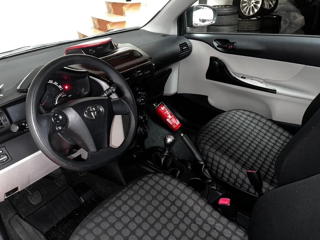 toyota-iq-toit-ouvrant-garantie-12-mois-entretien-big-6