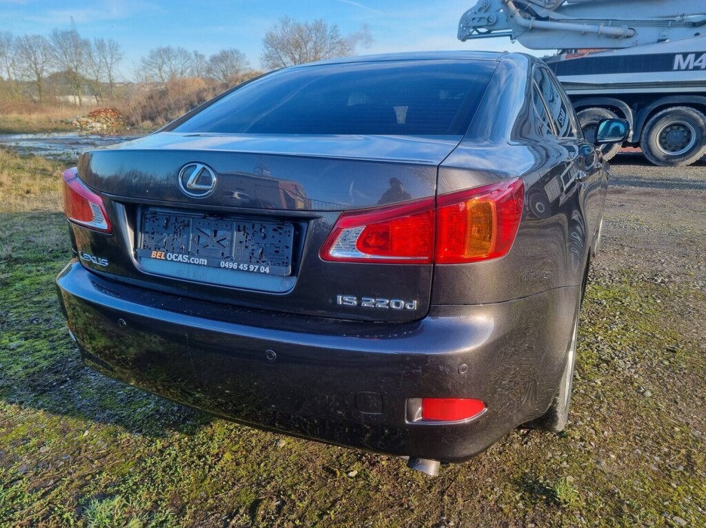 lexus-is220d-177cv-130kw-gps-airco-cruise-camera-jantes-alu-big-3