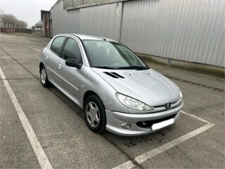 Peugeot 206 édition JBL Airco