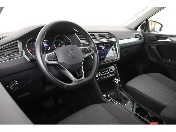 volkswagen-tiguan-15-tsi-active-btw-aftrekbaardsgledgpscarplay-big-4