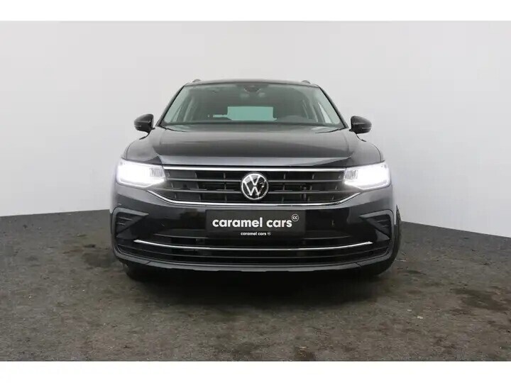 volkswagen-tiguan-15-tsi-active-btw-aftrekbaardsgledgpscarplay-big-1