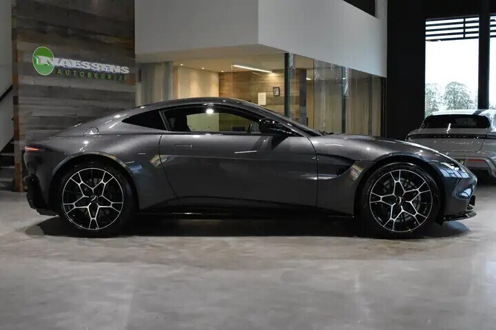 aston-martin-vantage-v8-coup-big-2