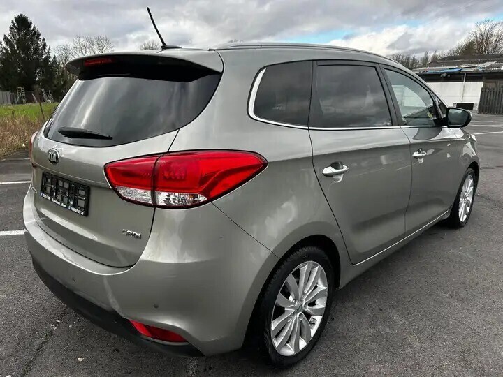 kia-carens-17-crdi-lounge-big-3