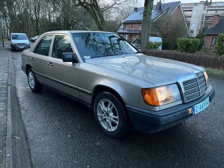 mercedes-benz-e-200-oltimer-pret-a-immatriculer-big-0