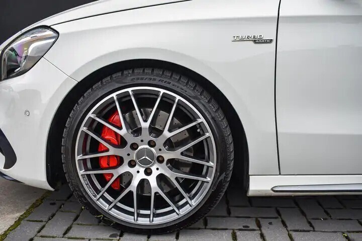 mercedes-benz-a-45-amg-4-matic-hk-pano-big-5