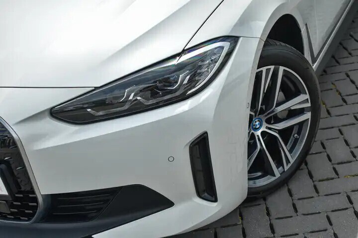 bmw-i4-839-kwh-edrive40-pano-schuifdak-big-1