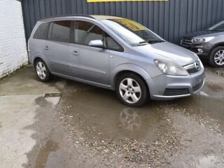 Opel Zafira 1.9 DTL CDTi Cosmo