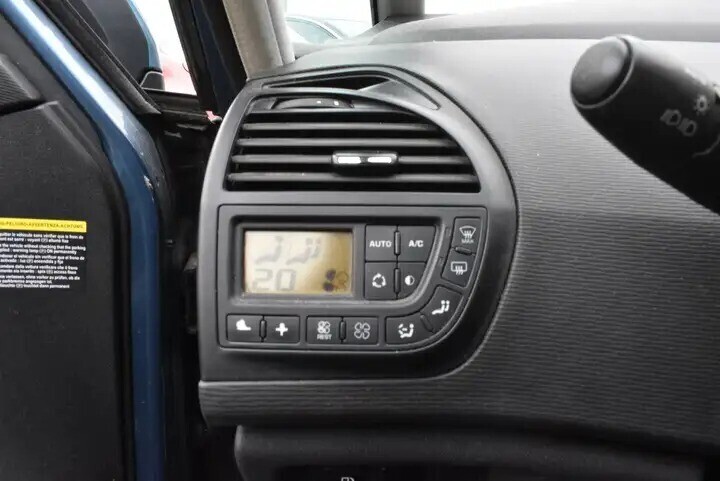 citroen-grand-c4-picasso-16-hdi-business-gps-7pl-big-9