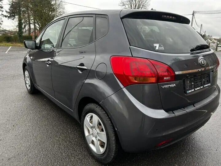 kia-venga-14-crdi-lounge-big-3