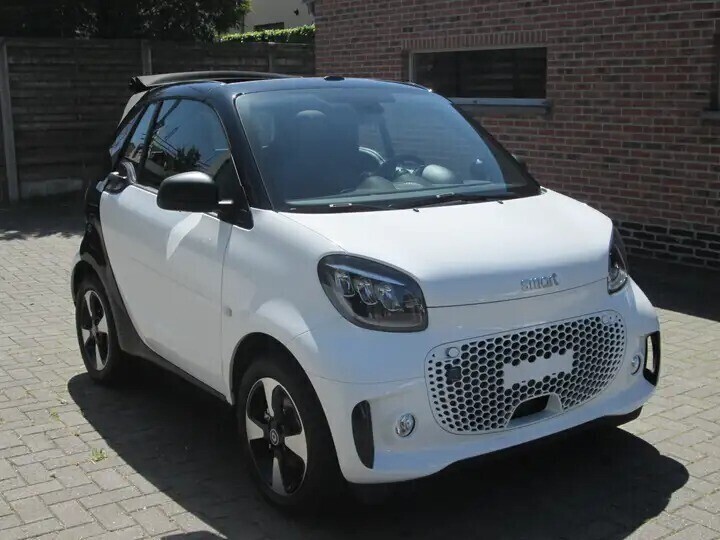 smart-fortwo-eq-cabrio-big-1