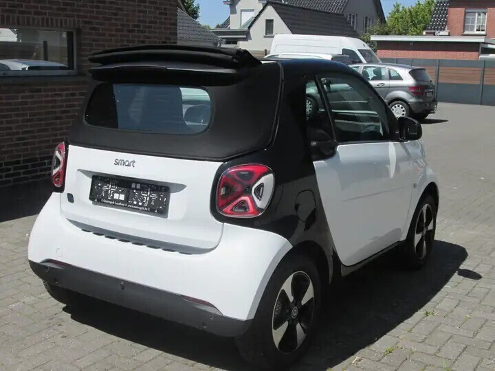 smart-fortwo-eq-cabrio-big-3