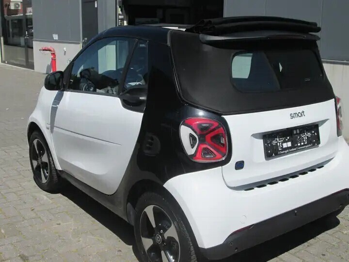 smart-fortwo-eq-cabrio-big-2