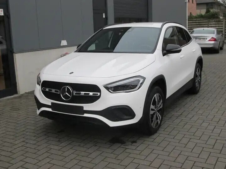 mercedes-benz-gla-250-hybride-nachtpack-sfeerverlichting-big-0