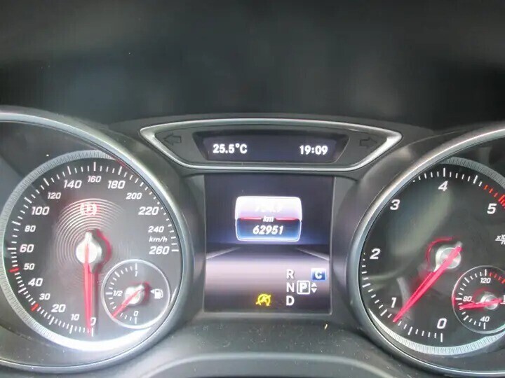 mercedes-benz-cla-180-d-pano-automatic-led-leder-big-7