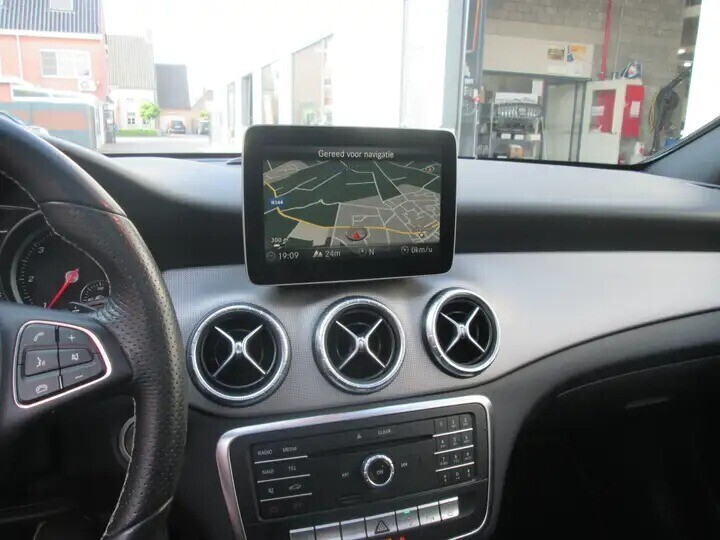 mercedes-benz-cla-180-d-pano-automatic-led-leder-big-9