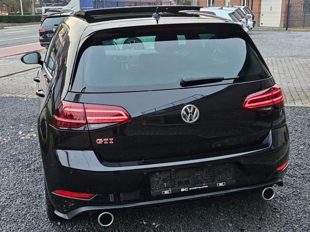 volkswagen-golf-gti-performance-pano-big-3