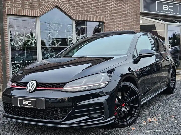 volkswagen-golf-gti-performance-pano-big-0