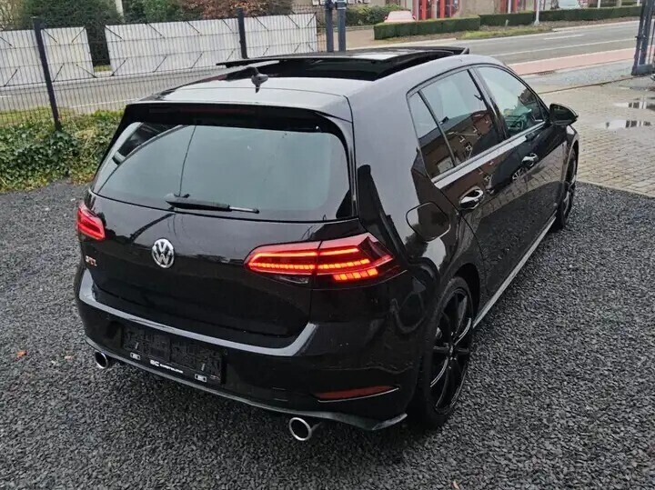 volkswagen-golf-gti-performance-pano-dcc-19-big-2