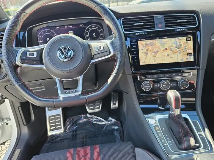 volkswagen-golf-gti-tcr-pano-keyless-big-6