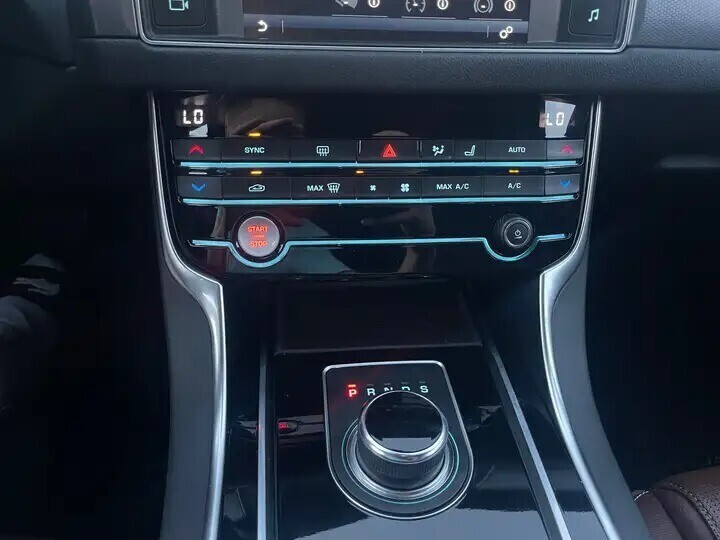 jaguar-xf-business-edition-r-sport-leds-camera-ful-big-7