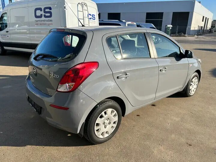 hyundai-i20-12i-big-2