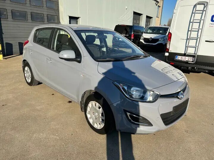 hyundai-i20-12i-big-1