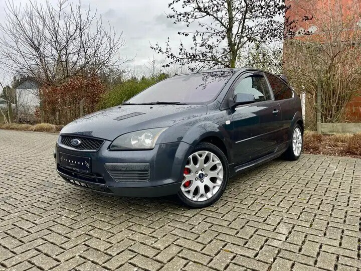 ford-focus-18-francorchamps-edition-big-0