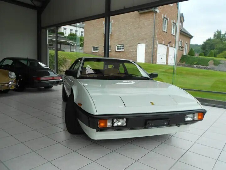 ferrari-mondial-30-quattrovalvole-carnet-premiere-peinture-big-3