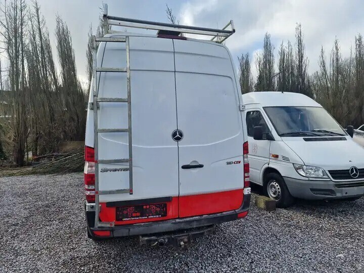 mercedes-benz-sprinter-h2-l2-en-cour-de-preparationbien-lire-svp-big-1