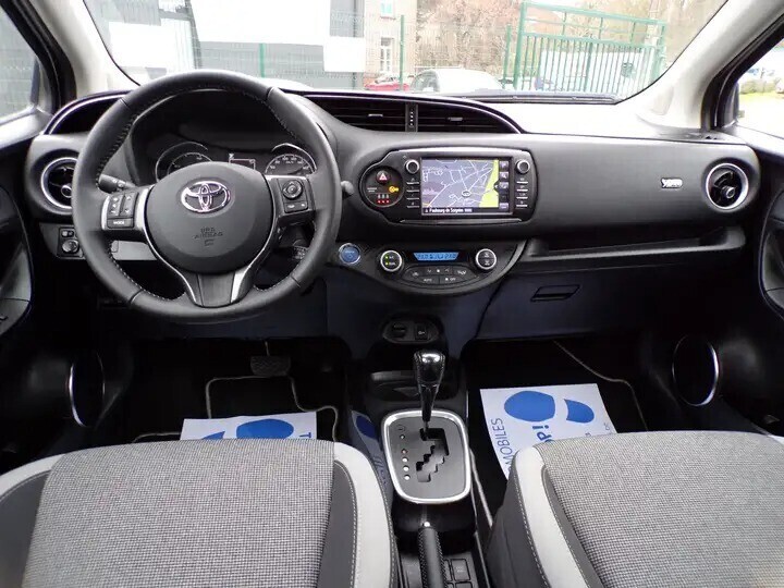 toyota-yaris-15i-vvt-i-hybrid-y20-e-cvt-big-9