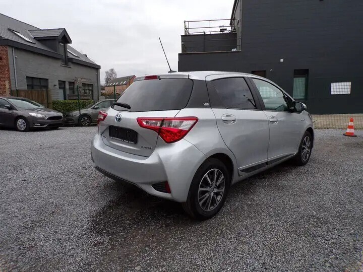 toyota-yaris-15i-vvt-i-hybrid-y20-e-cvt-big-3