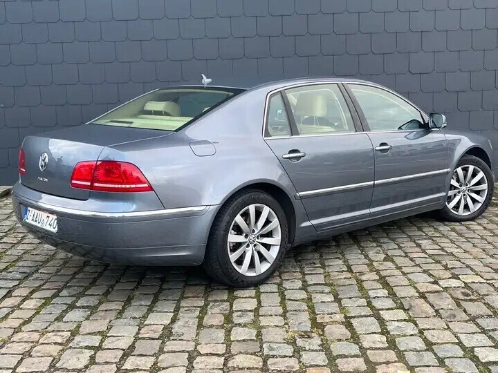 volkswagen-phaeton-30-cr-tdi-v6-full-maintenance-book-1owner-big-2