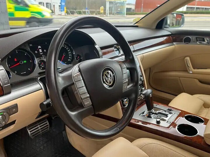 volkswagen-phaeton-30-cr-tdi-v6-full-maintenance-book-1owner-big-9