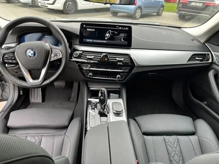 bmw-530-e-xdrive-touring-big-7