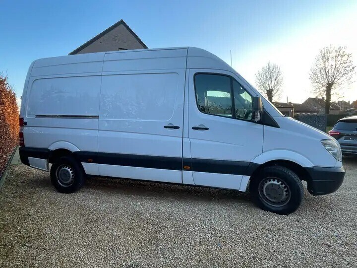 mercedes-benz-sprinter-211500-21-cdi-l2h2-big-3