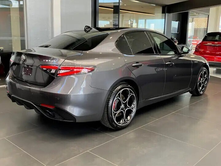 alfa-romeo-giulia-veloce-20-turbo-280pk-q4-full-option-184-big-3