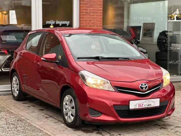 toyota-yaris-13i-99pk-navi-camera-bluetooth-big-2