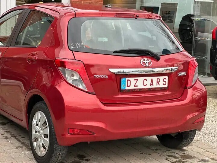 toyota-yaris-13i-99pk-navi-camera-bluetooth-big-4