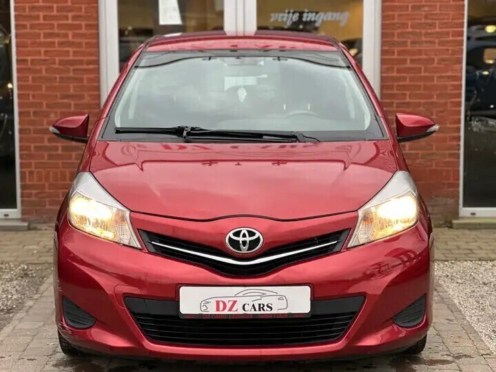 toyota-yaris-13i-99pk-navi-camera-bluetooth-big-1