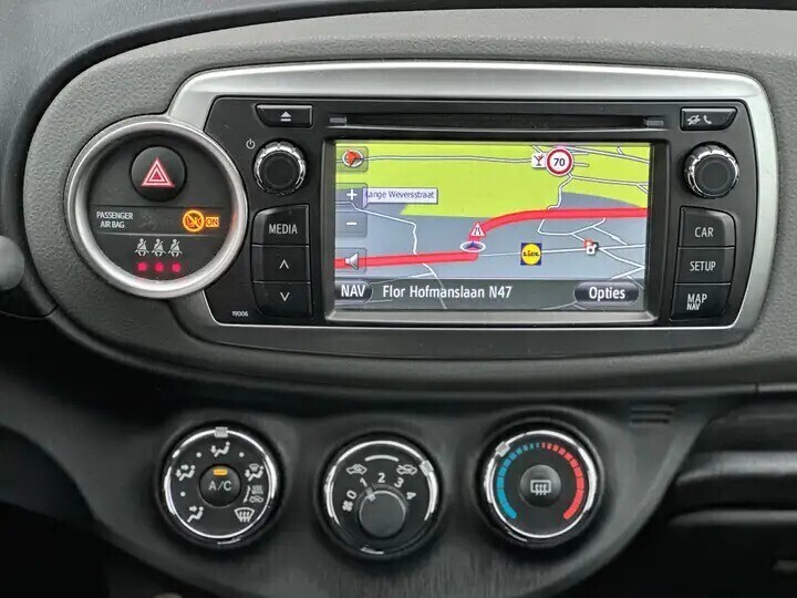 toyota-yaris-13i-99pk-navi-camera-bluetooth-big-8