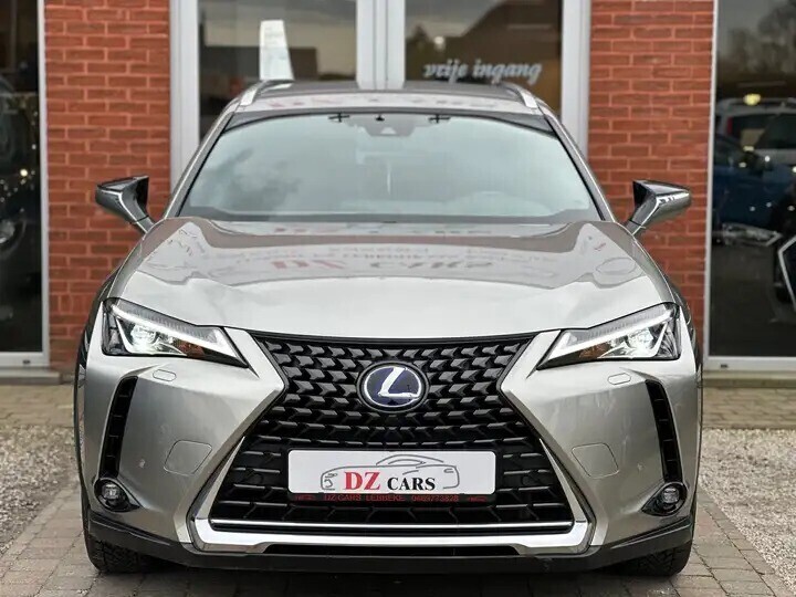 lexus-ux-250h-hybrud-20i-152pk-camera-lane-assist-big-2