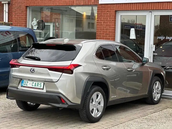 lexus-ux-250h-hybrud-20i-152pk-camera-lane-assist-big-3