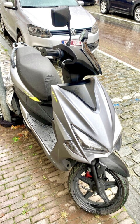 scooter-motron-breezy-50cc-classe-a-25kmh-big-2