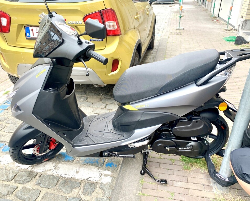 scooter-motron-breezy-50cc-classe-a-25kmh-big-4