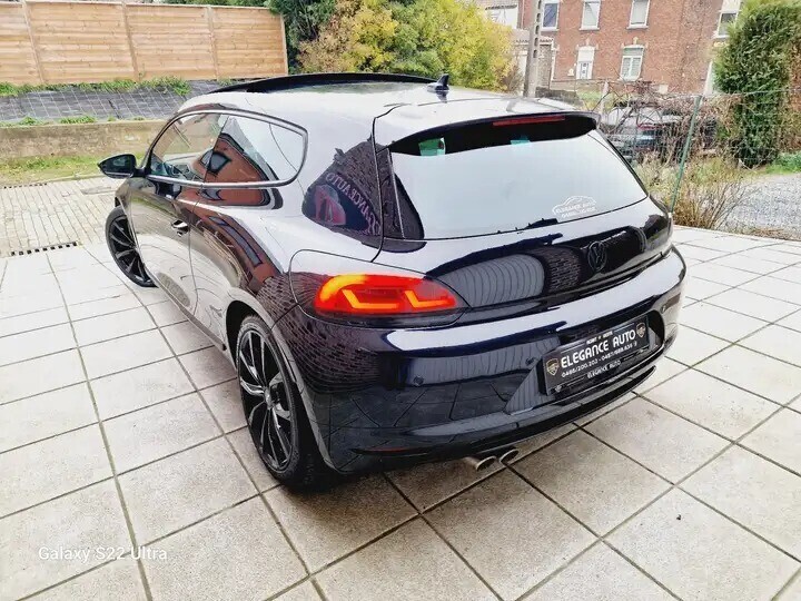 volkswagen-scirocco-20-cr-tdi-black-gps-pano-carnet-garantie-big-2