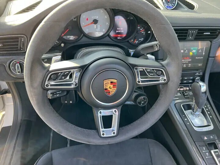 porsche-991-911-carrera-4-gts-cabriolet-30-turbo-pdk-big-9