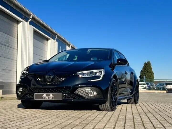 renault-megane-rs-300-ultime-limited-edition-big-3